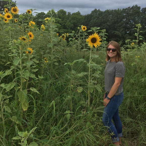 Meet your Posher, Claudia - Picture 3 of 3